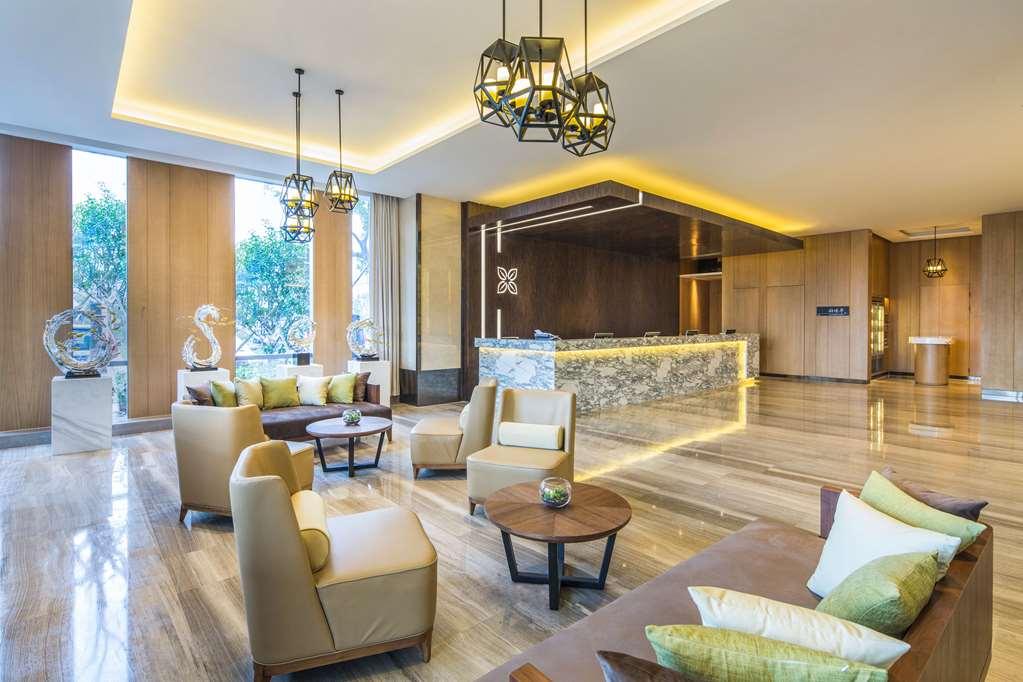 Hilton Garden Inn Ningbo Interior photo